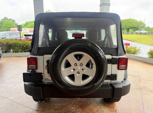 Bright Silver Metallic Clearcoat 2011 Jeep Wrangler Unlimited Sport