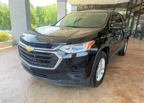 Mosaic Black Metallic 2019 Chevrolet Traverse LS