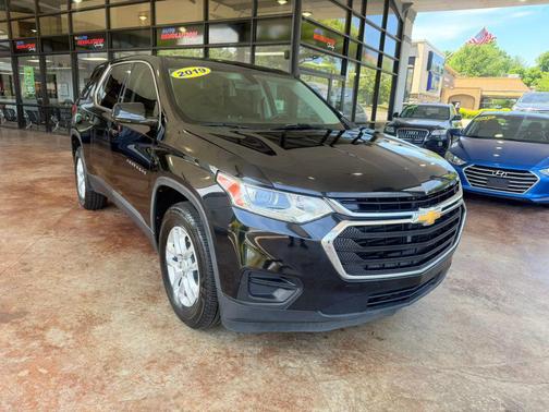 Mosaic Black Metallic 2019 Chevrolet Traverse LS