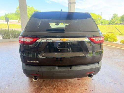 Mosaic Black Metallic 2019 Chevrolet Traverse LS