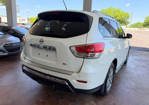 White 2015 Nissan Pathfinder SL