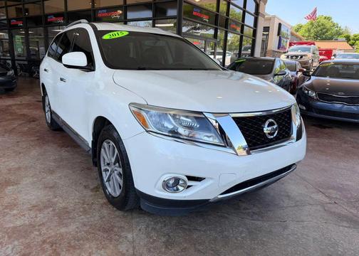 White 2015 Nissan Pathfinder SL
