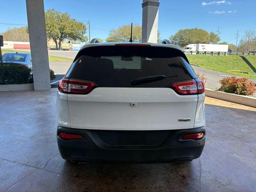2017 Jeep Cherokee Sport