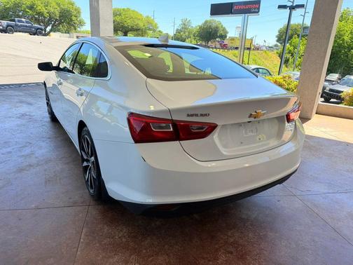 White 2017 Chevrolet Malibu 1LT