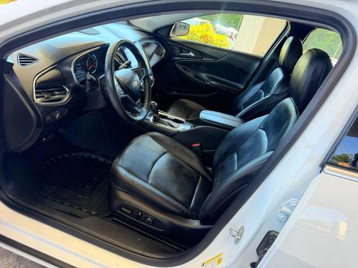 White 2017 Chevrolet Malibu 1LT