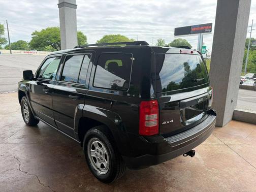 Black Clearcoat 2016 Jeep Patriot Sport
