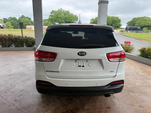 Snow White Pearl 2017 Kia Sorento LX