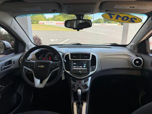 Silver Ice Metallic 2017 Chevrolet Sonic LT