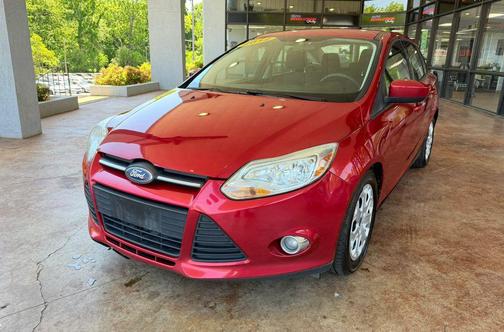 Red 2012 Ford Focus SE