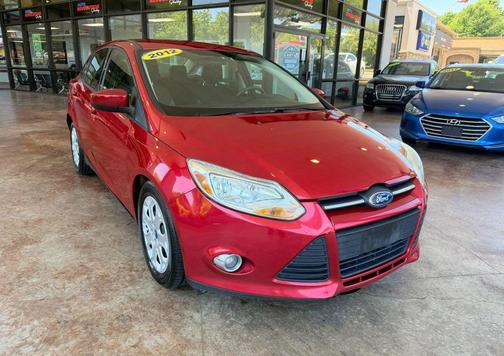 Red 2012 Ford Focus SE