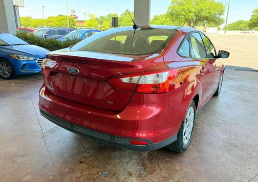 Red 2012 Ford Focus SE