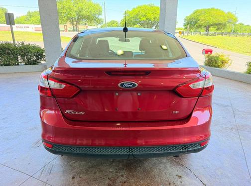 Red 2012 Ford Focus SE