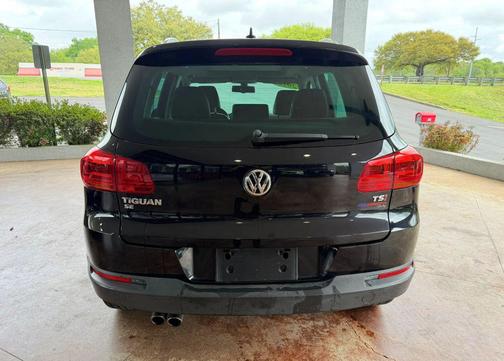 Deep Black Pearl 2016 Volkswagen Tiguan SE