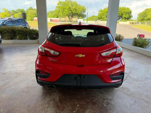 Red 2018 Chevrolet Cruze LT