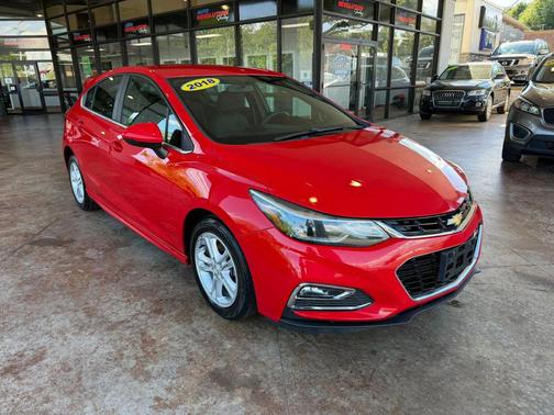 Red 2018 Chevrolet Cruze LT