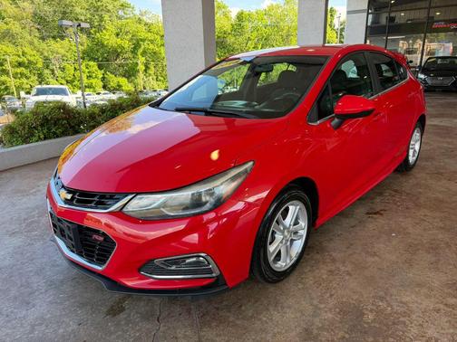 Red 2018 Chevrolet Cruze LT