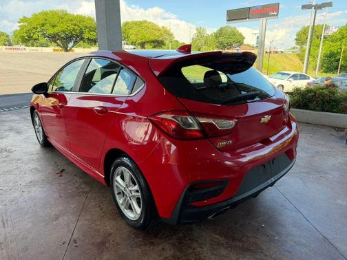 Red 2018 Chevrolet Cruze LT