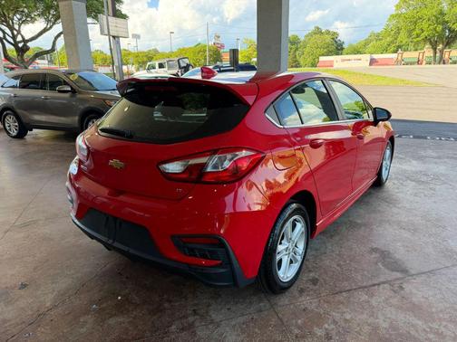 Red 2018 Chevrolet Cruze LT
