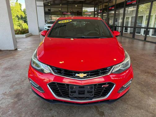 Red 2018 Chevrolet Cruze LT