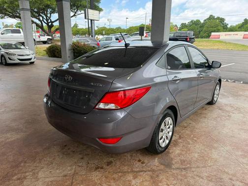 Triathlon Gray Metallic 2016 Hyundai Accent SE