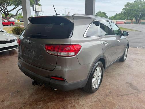 Titanium Silver 2017 Kia Sorento LX