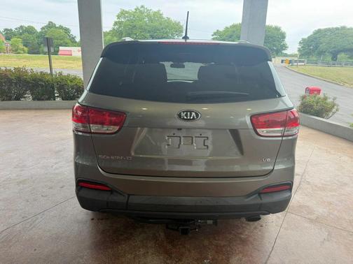 Titanium Silver 2017 Kia Sorento LX