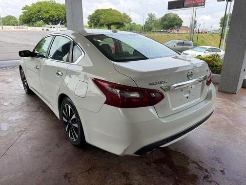 White 2018 Nissan Altima 2.5 SV