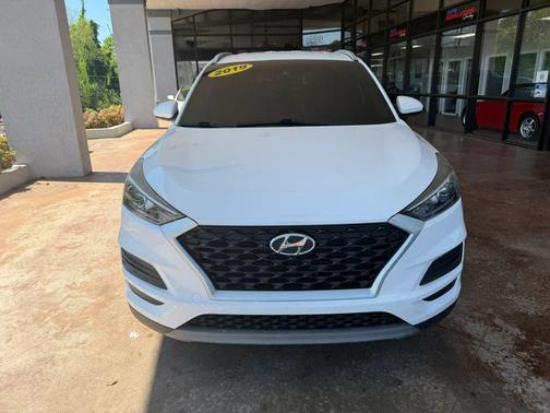 White Pearl 2019 Hyundai TUCSON SE