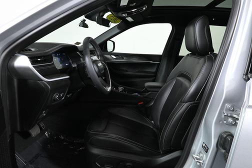 Silver Zynith 2025 Jeep Grand Cherokee Limited