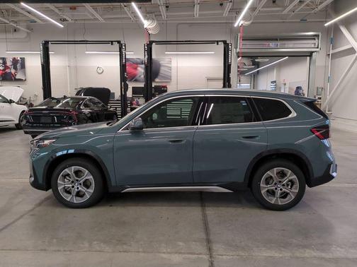 Cape York Green Metallic 2026 BMW X1 xDrive28i