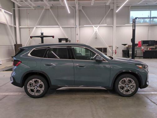 Cape York Green Metallic 2026 BMW X1 xDrive28i