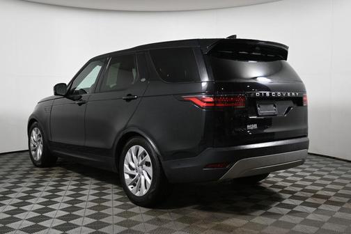 Santorini Black Metallic 2024 Land Rover Discovery P300 S