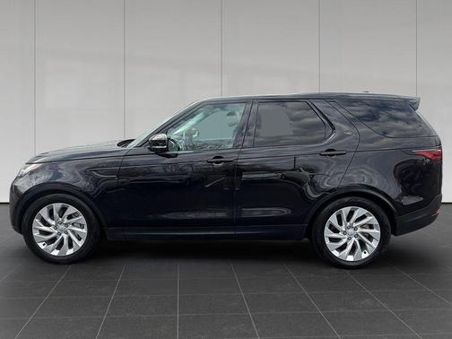 2024 Land Rover Discovery P300 S