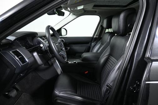 Santorini Black Metallic 2024 Land Rover Discovery P300 S