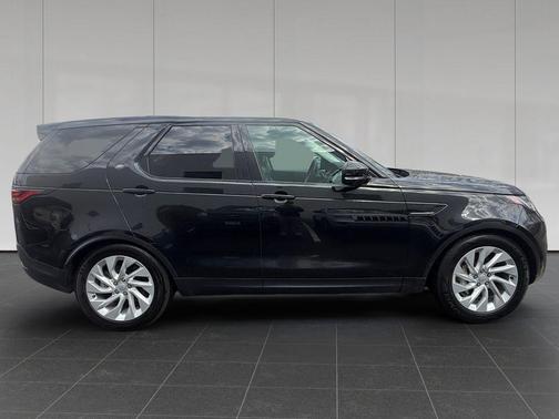 2024 Land Rover Discovery P300 S