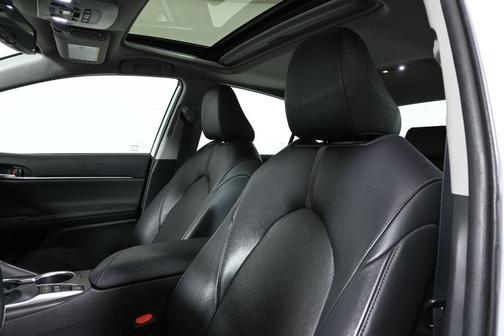 Wind Chill Pearl 2021 Toyota Camry Hybrid XLE
