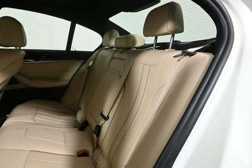 White Metallic 2018 BMW 530 xDrive