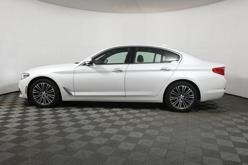 White Metallic 2018 BMW 530 xDrive
