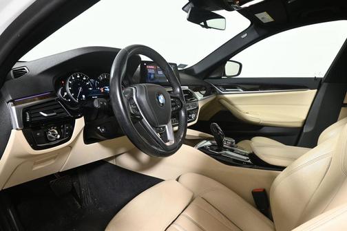 White Metallic 2018 BMW 530 xDrive