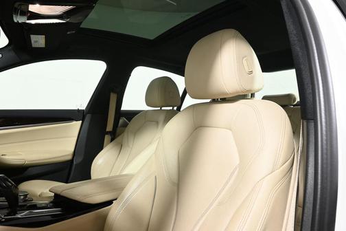 White Metallic 2018 BMW 530 xDrive