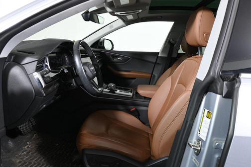 Florett Silver Metallic 2022 Audi Q8 55 Premium Plus