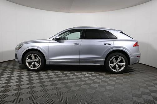 Florett Silver Metallic 2022 Audi Q8 55 Premium Plus