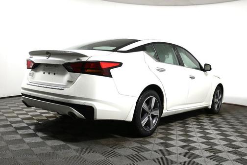 Pearl White Tricoat 2020 Nissan Altima 2.5 SL