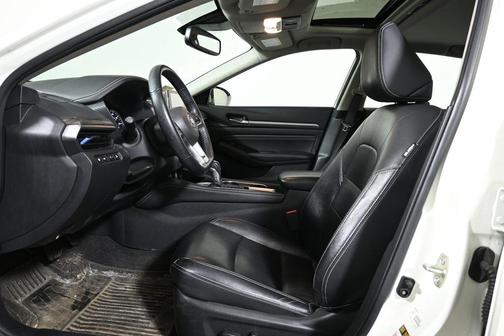 Pearl White Tricoat 2020 Nissan Altima 2.5 SL