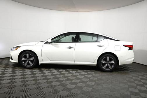 Pearl White Tricoat 2020 Nissan Altima 2.5 SL