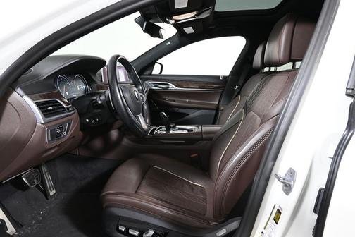 Alpine White 2019 BMW 750 i xDrive