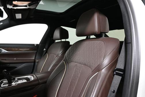 Alpine White 2019 BMW 750 i xDrive