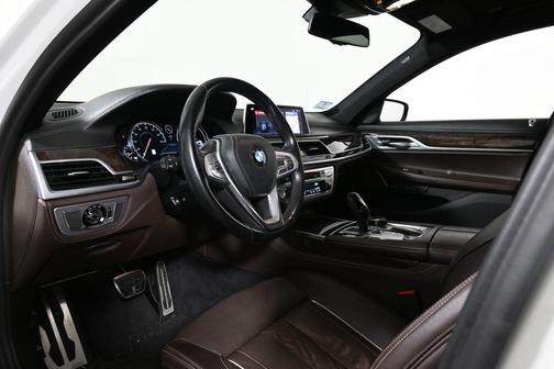Alpine White 2019 BMW 750 i xDrive