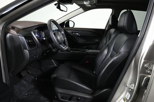 Champagne Silver Metallic/Super Black 2022 Nissan Rogue Platinum