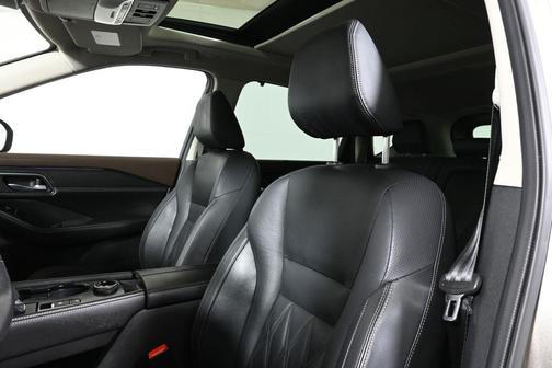 Champagne Silver Metallic/Super Black 2022 Nissan Rogue Platinum